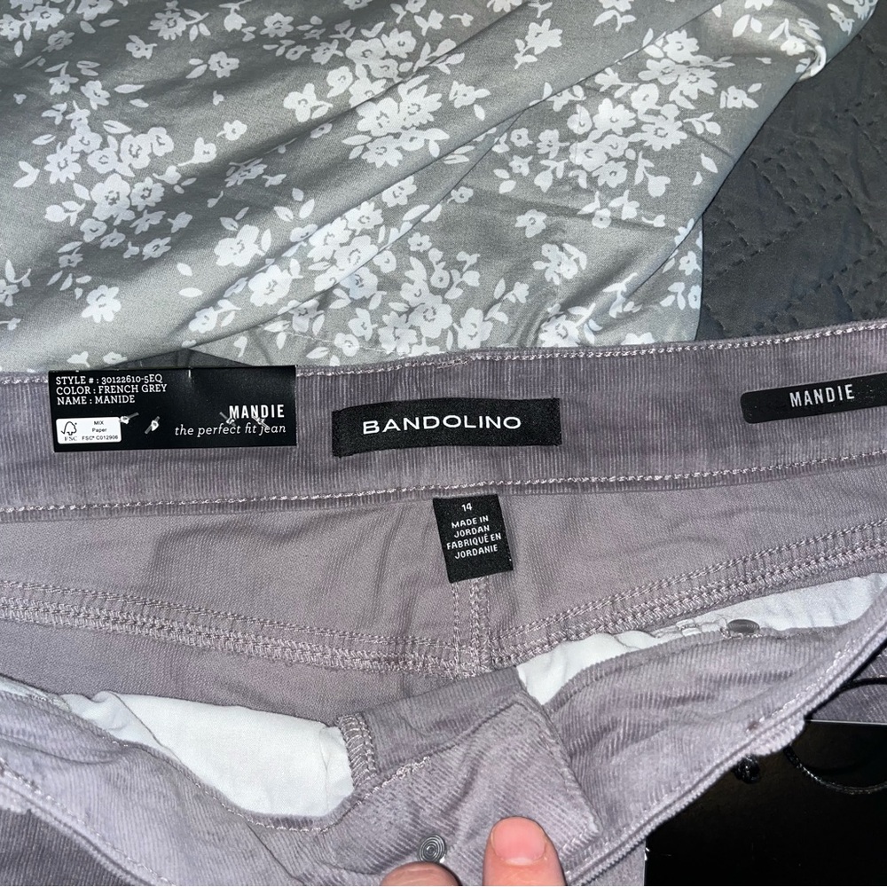 Women’s Bandolino Courderoy Jeans size 14 NWT - Picture 2 of 4